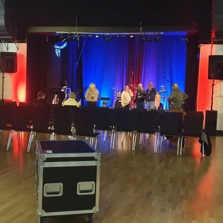 Back-Stage-