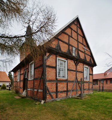 Foto: Gordon Thalmann, 2021 | Guhlsdorf: Ostgiebel der Fachwerkkirche von 1592