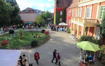 Schlossmarkt in Meyenburg (Bild vergrößern)
