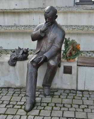 Hans Fallada, Skulptur von Michael Klein in Neuenhagen, Foto: Christian Michelides