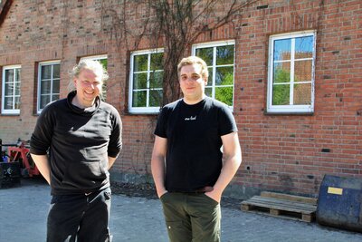 Christoph Hollerbach und Hannes Kruse (rechts) in Wendisch Evern (Bild vergrößern)