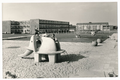 Spielplatz an der Wilhelm-Pieck-Straße, 1970er Jahre. Foto-Vlauss, Leipzig (Bild vergrößern)
