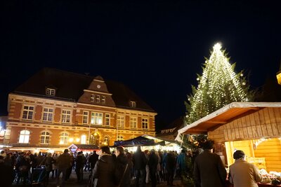 Der Calauer Weihnachtsmarkt findet 2022 wieder statt. Foto: Stadt Calau / Jan Hornhauer