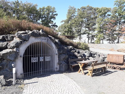 Eingang zum Bergwerksstollen Kupferberg (Bild vergrößern)
