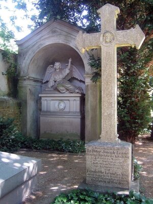Grabkreuz von Peter Joseph Lenné auf dem Friedhof Bornstedt, Foto: Manfred Brückels (Bild vergrößern)