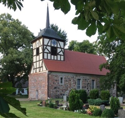 Foto: Kirche Stechow (Bild vergrößern)