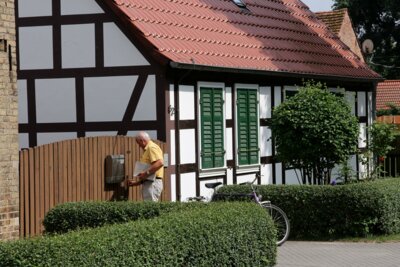Ein typisches Fachwerkhaus in Neulietzegöricke mit Vorgarten (Bild vergrößern)