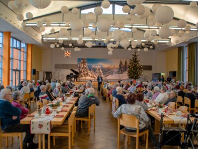 Die Seniorenweihnachtsfeier 2023 war gut besucht. © Stadtverwaltung (Bild vergrößern)