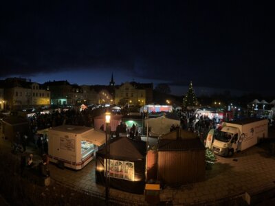 Der Weihnachtsmarkt 2023 im Stadtzentrum war gut besucht. © Stadtverwaltung (Bild vergrößern)