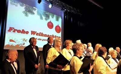Abschlusslied mit dem Männerchor Adventskonzert 2022 (Bild vergrößern)
