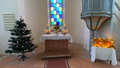 Herzlich willkommen zur Christvesper in der Dorfkirche Reesdorf am Heiligabend. (Bild vergrößern)