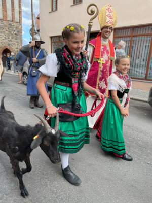 Jutta mit dem Bock (Bild vergrößern)