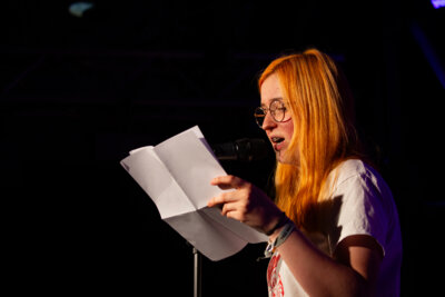 •	Johanna Bauer: Poetry Slammerin und U20-Meisterin, aus NRW  (Bild vergrößern)