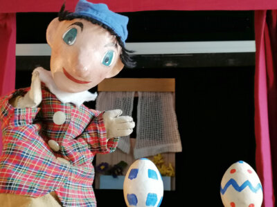 Das Stück „Kasper und der Eierdieb“ geht am 14. April im Mitteldeutsches Marionettentheatermuseum Bad Liebenwerda über die Puppenspielbühne.