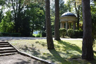 Parkfriedhof Lichterfelde, Blick zum Monopteros, 2023 © Anna Willenbrock