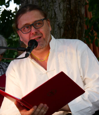 Foto: Veranstalter | Thomas Frick liest im Knödelclub.