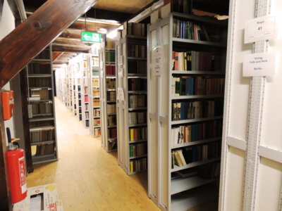 Blick in die Peter-Sodann-Bibliothek
