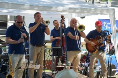 Die Dixie Brothers auf der Bühne im Museumspark