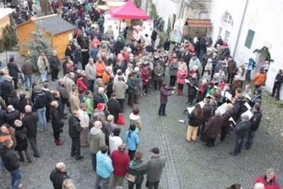Bläserklang und Chorgesang zu den Romantischen Burgweihnachten