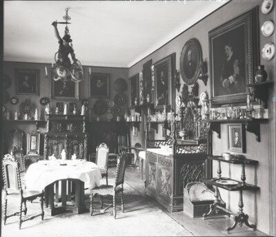 Foto: Max Zeisig, Stadt- und Regionalmuseum Perleberg | Gutshaus Retzin, Blick in das Eßzimmer, um 1910.