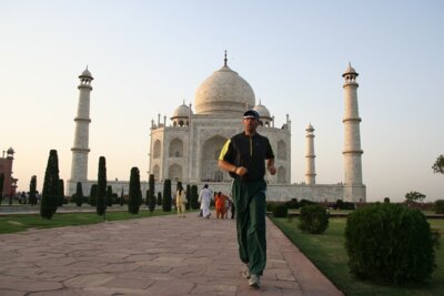 Robby Clemens vor dem Taj Mahal, Indien