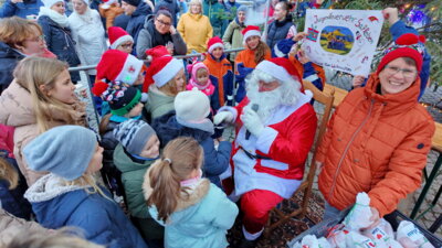 Höhepunkt am Sonntag ist der Besuch vom Weihnachtsmann. Foto: Matthias Nerenz