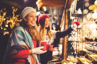 Quelle: https://www.istockphoto.com/de/search/2/image-film?phrase=weihnachtsmarkt