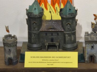Brennende Burg; im Mai 1525 zünden Aufständische das hennebergische Schloss Mainberg bei Schweinfurt an