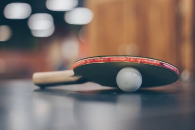 Foto: Tischtennisschläger und -ball; Quelle: pexels.com