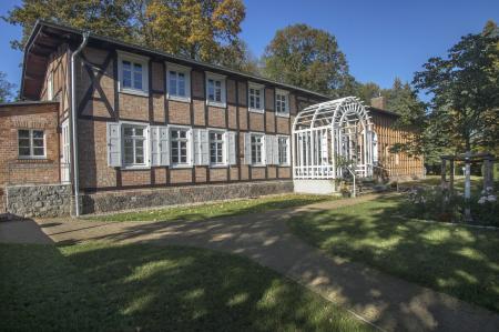Veranstaltung: Schweizerhaus Kaffee mit Konzert Far away So 12. 10. 2025