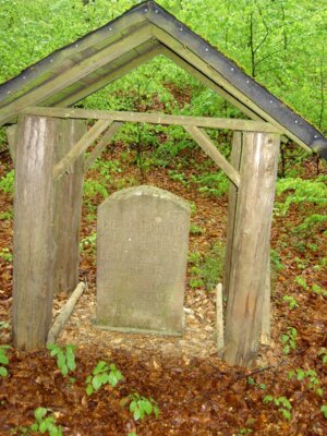 Foto: Hirschstein am Lindenhardtweg