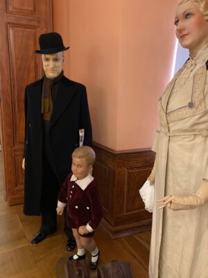 Blick in die Ausstellung des Modemuseums