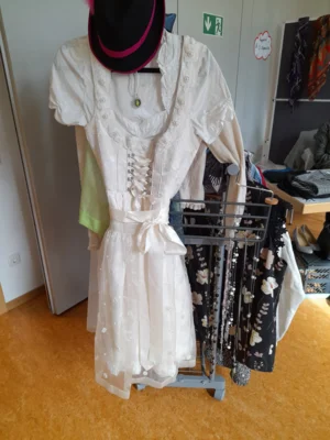 Dirndl, Kleider
