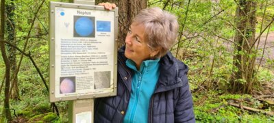 Dipl. Astrologin Elke Adam-Eckert auf dem Planetenweg (Bild vergrößern)