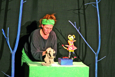 Szenenbild Alex und die gelbe Maus (Foto: © Theater PATATI-PATATA). (Bild vergrößern)