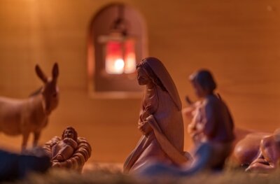 https://pixabay.com/de/photos/weihnachten-krippe-stall-4726619/