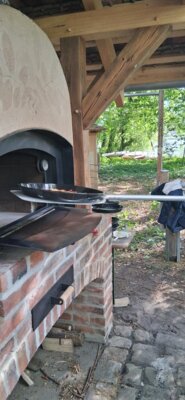 Lehmofen mit Pizzablech