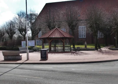 Dorfplatz vor der Kirche in Oederquart