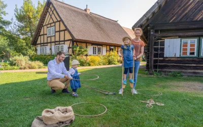 Historische Kinderspiele im Freilandmuseum Lehde Foto: Maria Bühler (Bild vergrößern)
