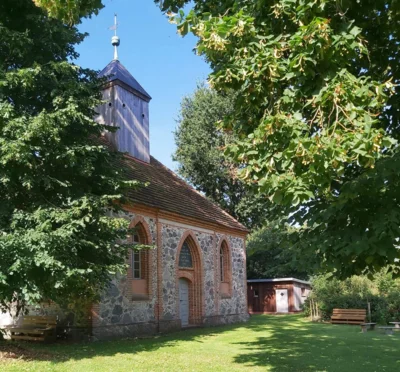 Foto der Kirche in Darsikow (Bild vergr&ouml;&szlig;ern)