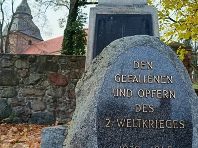 Gedenktstein (Bild vergr&ouml;&szlig;ern)