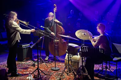 Carlotta Armruster Trio © Gerhard Richter (Bild vergr&ouml;&szlig;ern)