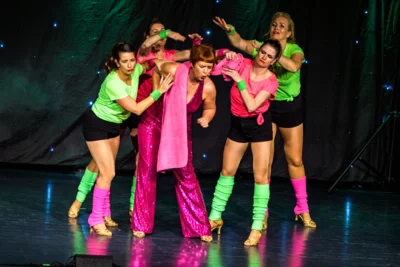 Stephanie Steup und de Danzdeerns (Bild vergr&ouml;&szlig;ern)