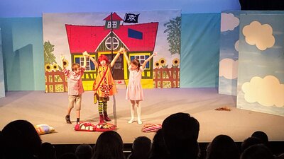 Das stärkste Mädchen der Welt hat auch tolle Freunde