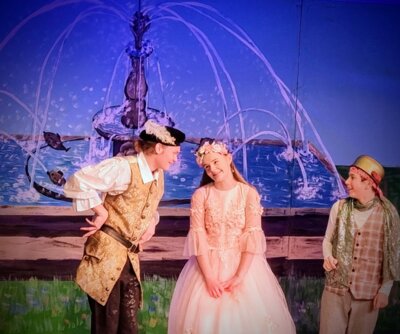 Dornröschen spielt mit Prinz Alexander und Küchenjunge Simon