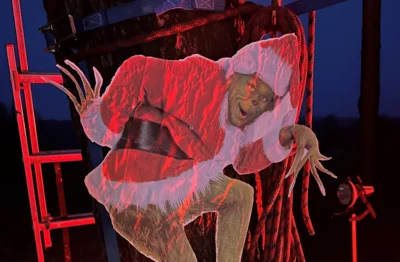 ... Der Grinch erzählt die Geschichte eines grantigen grünen Griesgrams, der Weihnachten verabscheut und beschließt, das ganze Fest zu stehlen, um seine fröhlichen Nachbarn ein für alle Mal die Stimmung zu vermiesen.