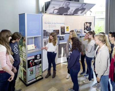 Veranstaltung: TRAININGSSEMINAR F&Uuml;R PEER GUIDES Wanderausstellung &bdquo;Deine Anne. Ein M&auml;dchen schreibt Geschichte&ldquo; 10. – 11.02.2026