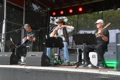Schon lange Gast in Kleinzerlang und immer wieder gefragt die Band Alive.