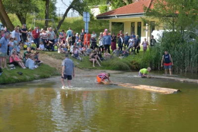 Zur Tradition - unsere Baumstammregatta für Jung ...
