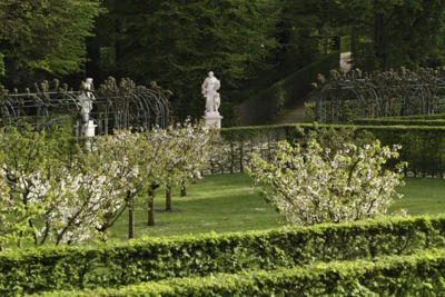 Parterre Neue Kammern im Frühjahr © SPSG / Hans Bach